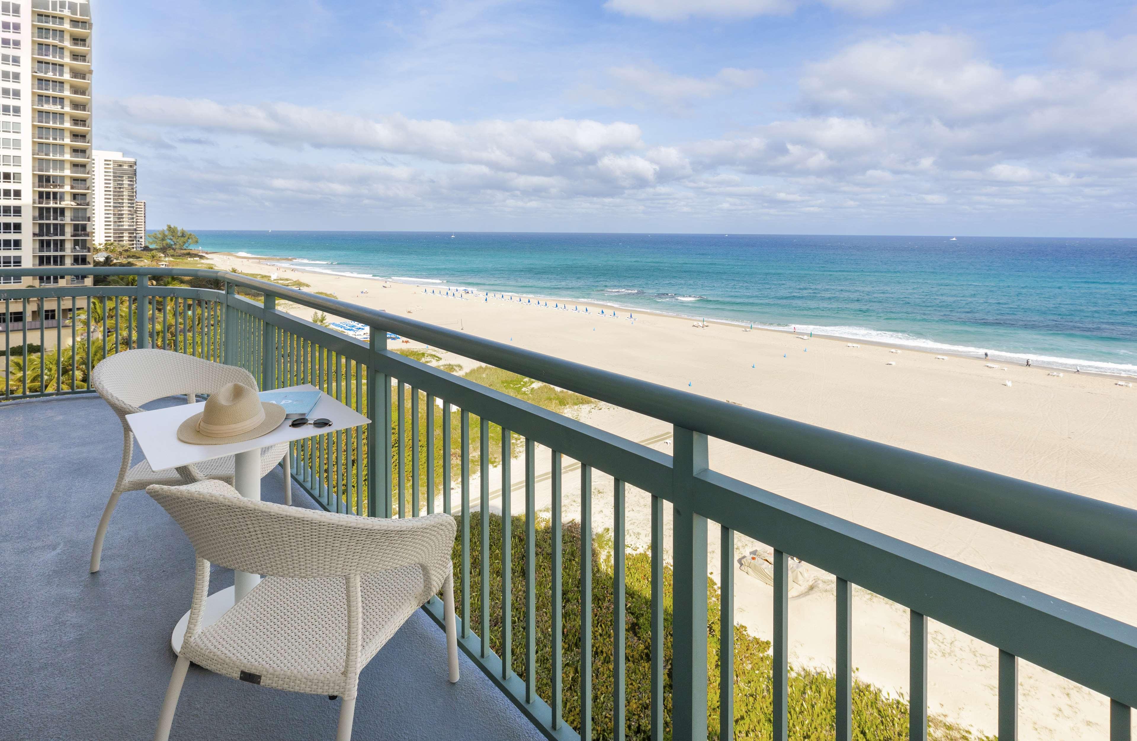 The Singer Oceanfront Resort, Curio Collection By Hilton Riviera Beach Exterior foto