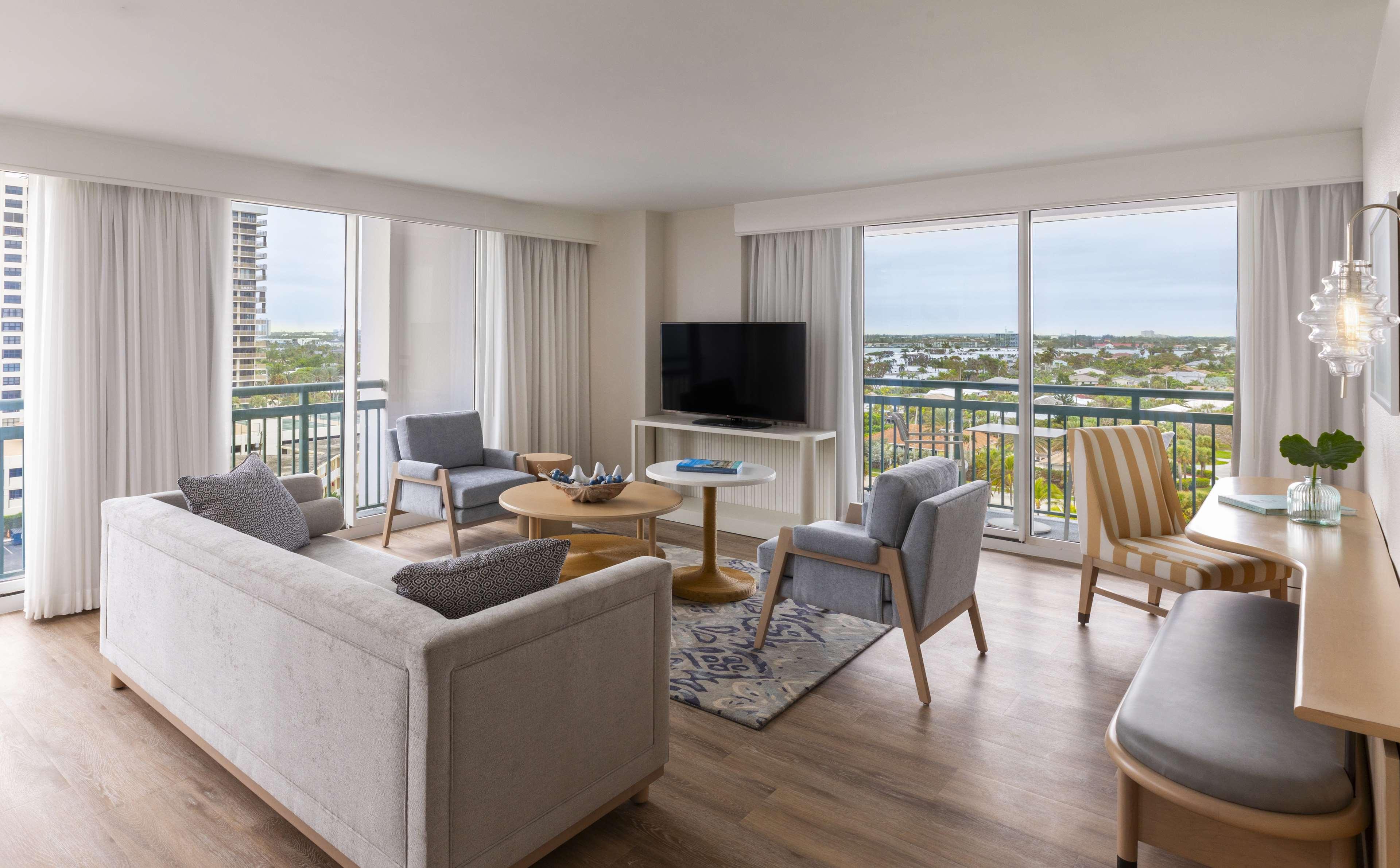 The Singer Oceanfront Resort, Curio Collection By Hilton Riviera Beach Exterior foto