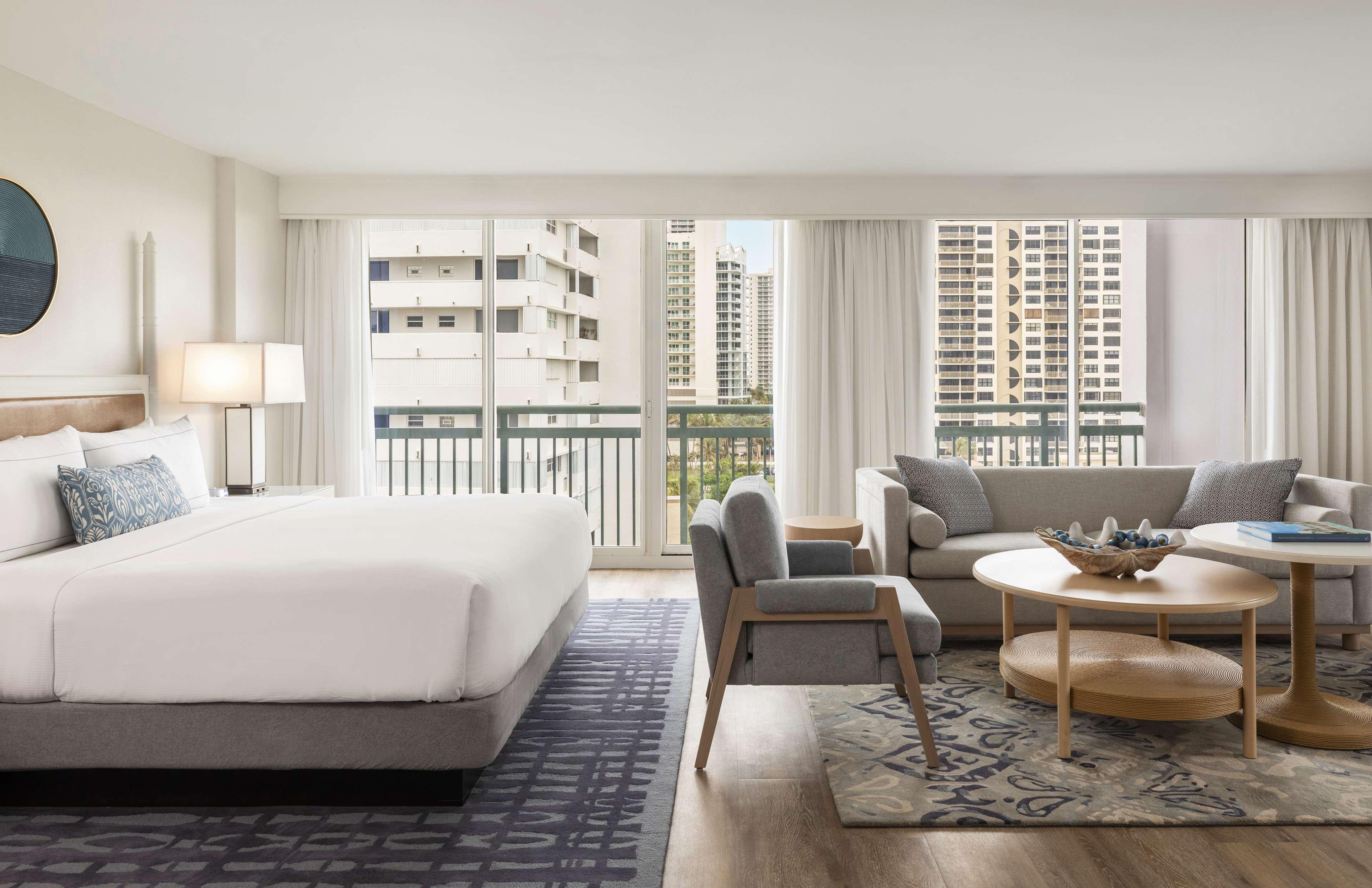 The Singer Oceanfront Resort, Curio Collection By Hilton Riviera Beach Exterior foto