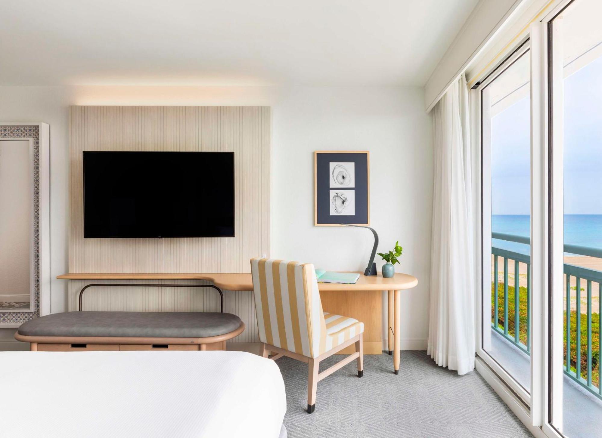 The Singer Oceanfront Resort, Curio Collection By Hilton Riviera Beach Exterior foto