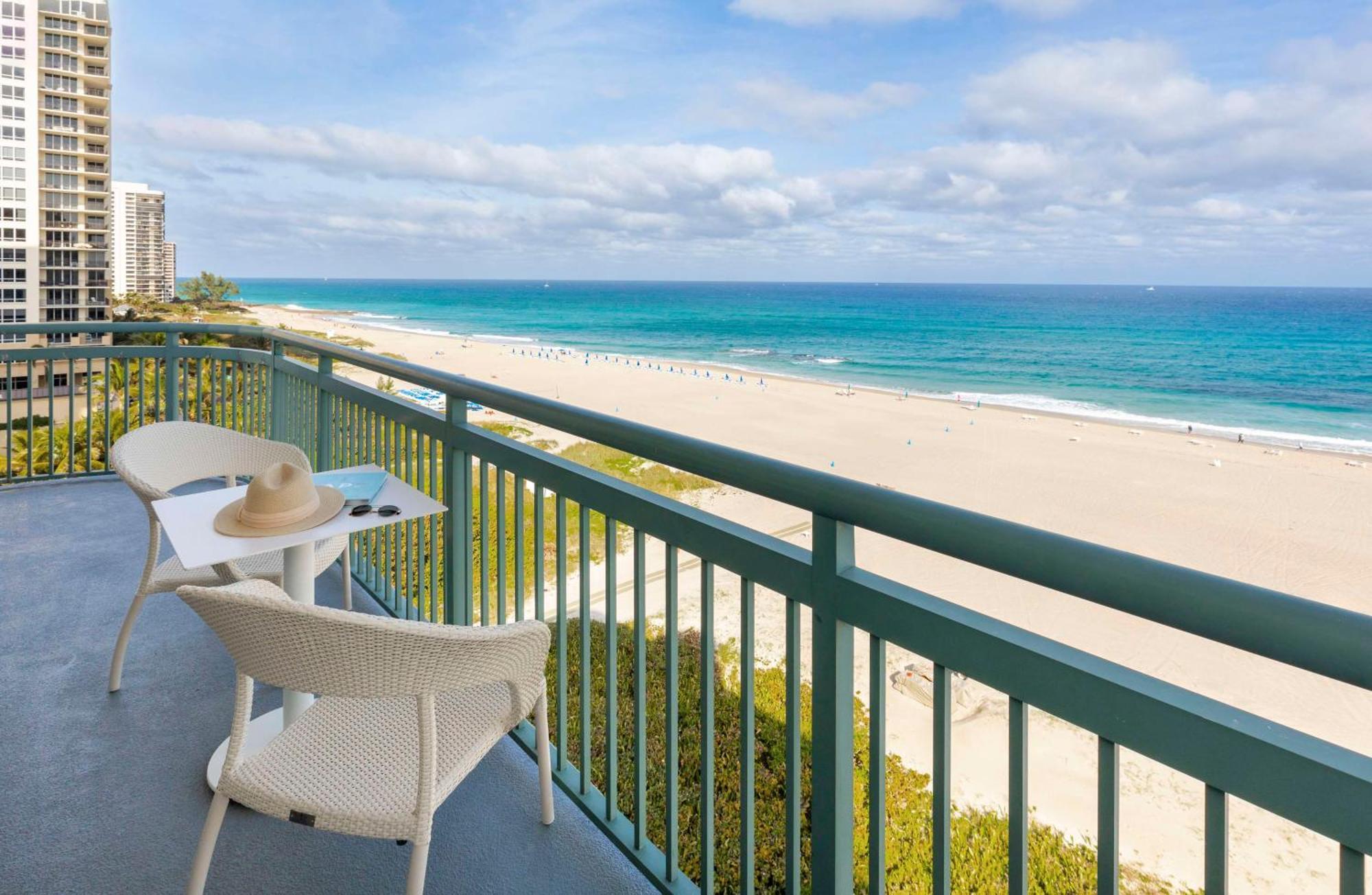The Singer Oceanfront Resort, Curio Collection By Hilton Riviera Beach Exterior foto
