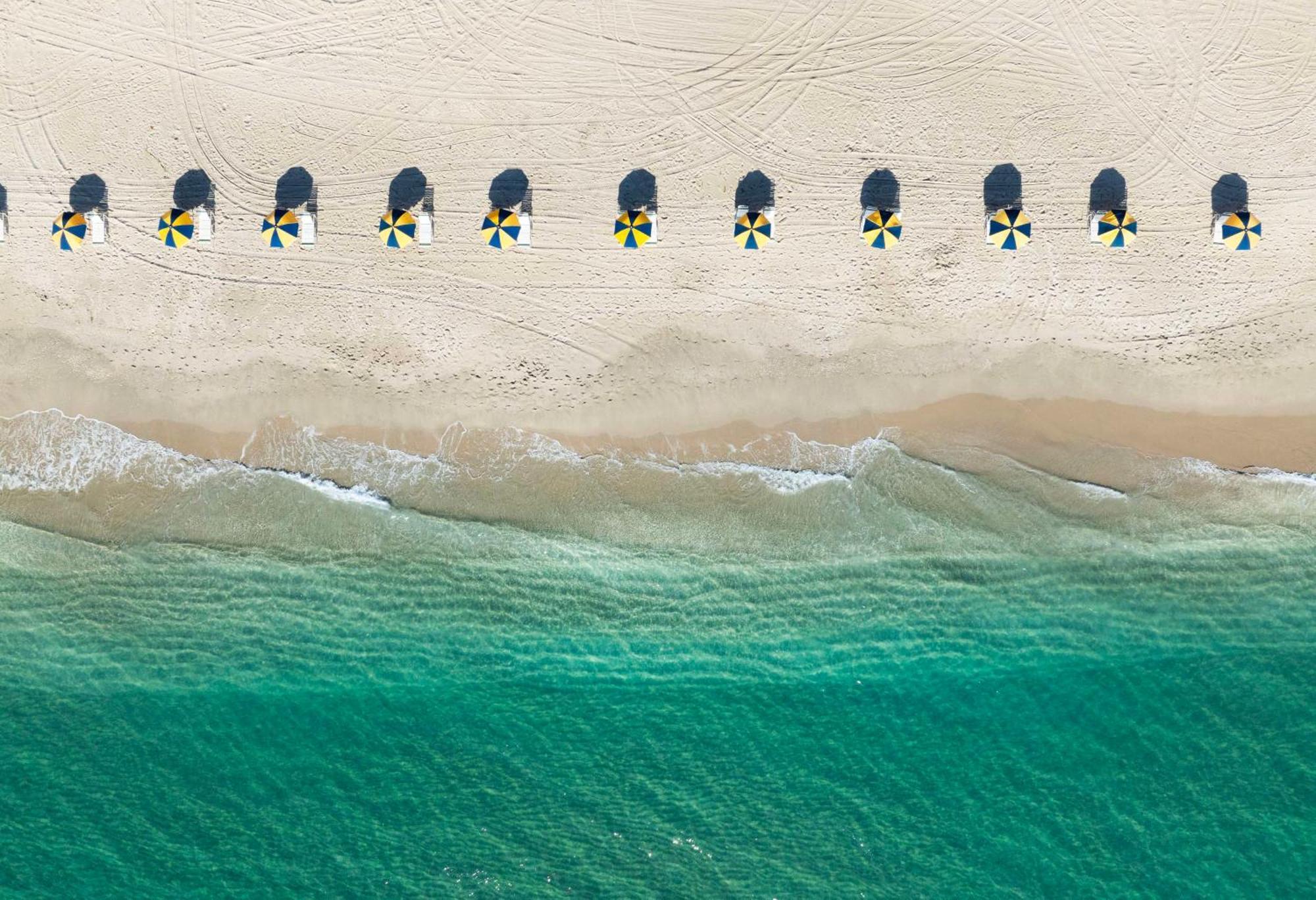 The Singer Oceanfront Resort, Curio Collection By Hilton Riviera Beach Exterior foto