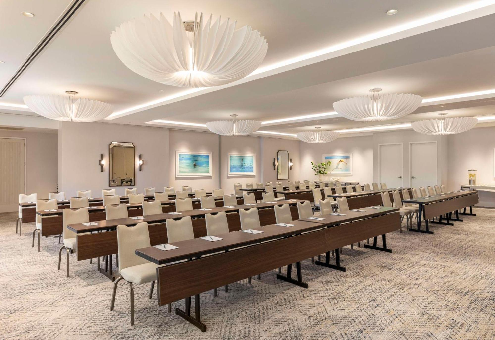 The Singer Oceanfront Resort, Curio Collection By Hilton Riviera Beach Exterior foto