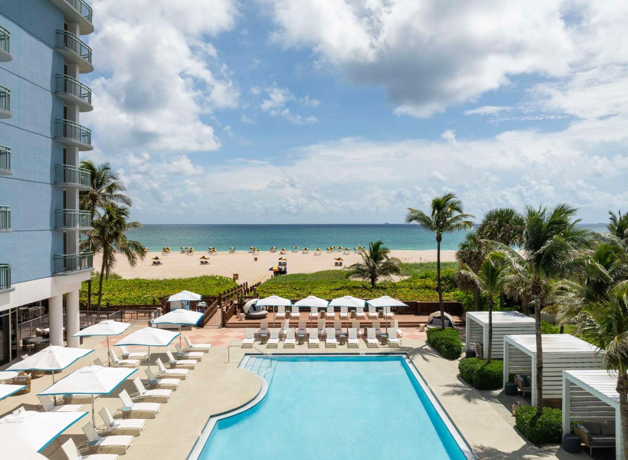 The Singer Oceanfront Resort, Curio Collection By Hilton Riviera Beach Exterior foto