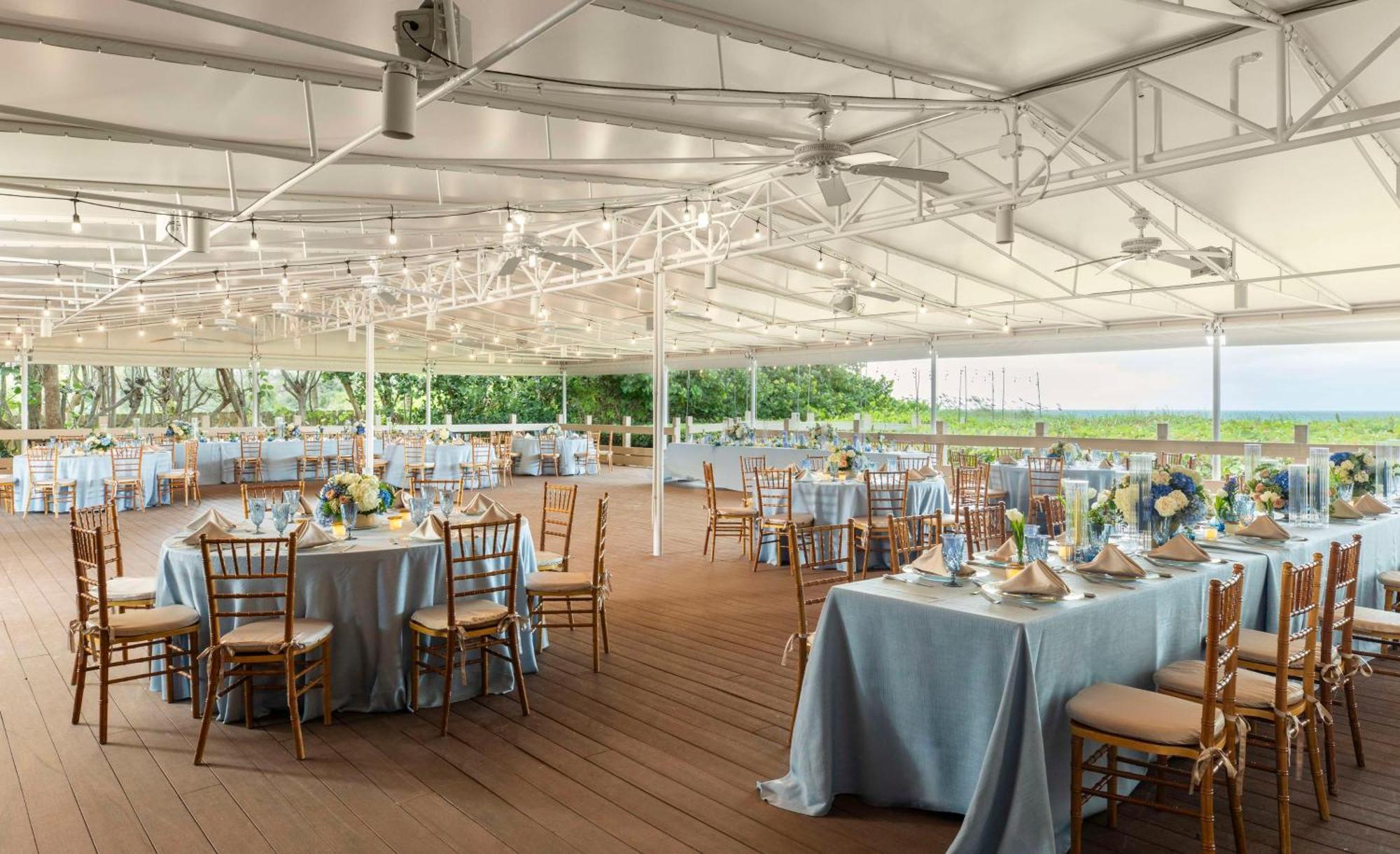 The Singer Oceanfront Resort, Curio Collection By Hilton Riviera Beach Exterior foto