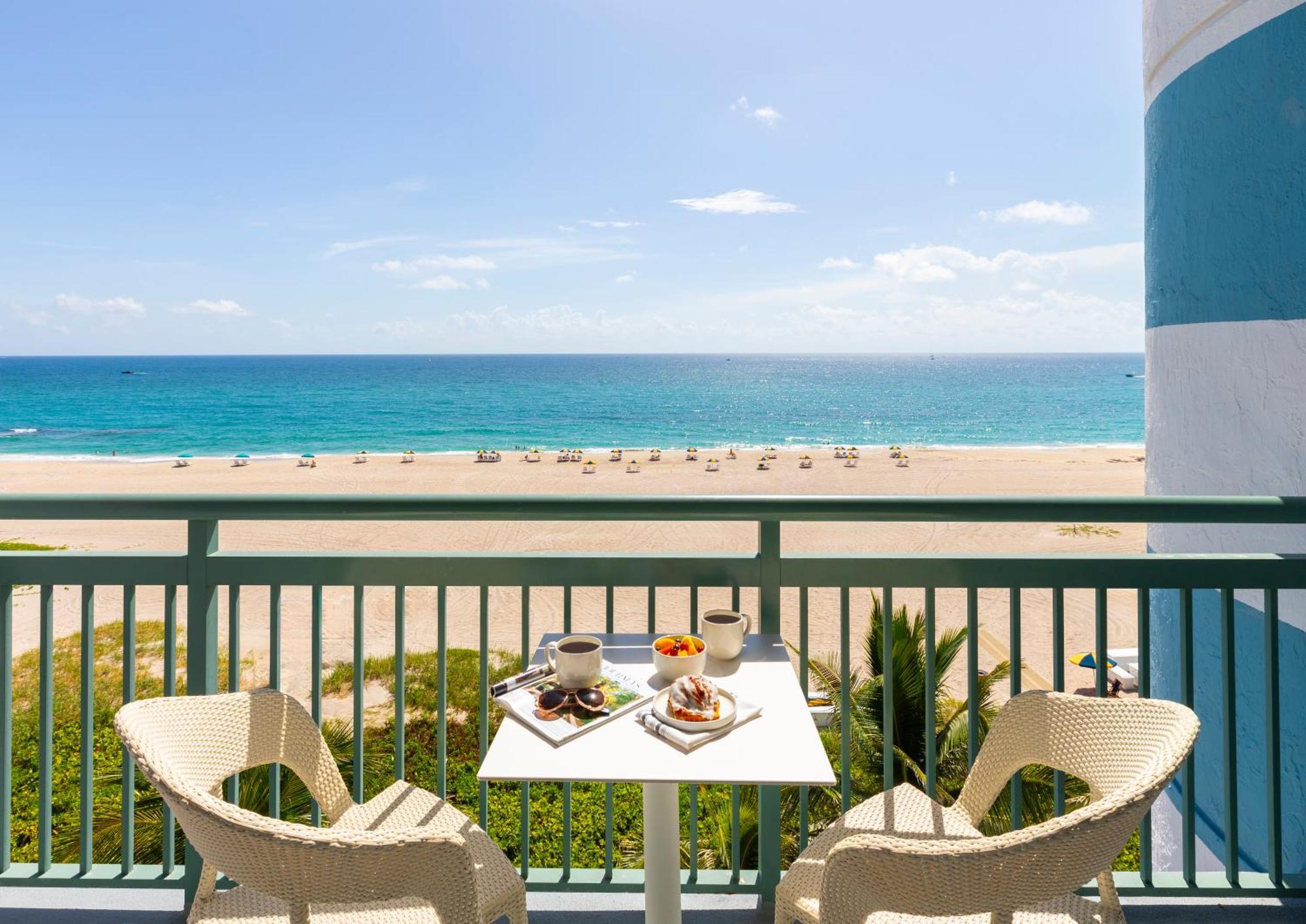 The Singer Oceanfront Resort, Curio Collection By Hilton Riviera Beach Exterior foto